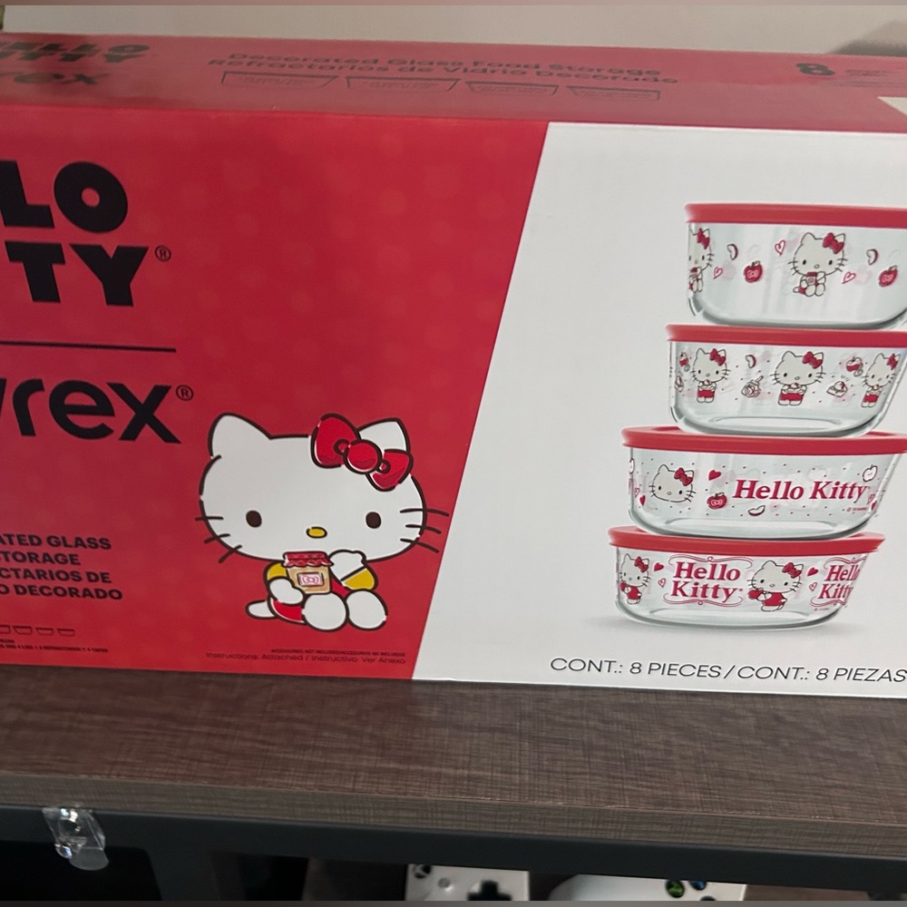 Hello kitty Pyrex bowls